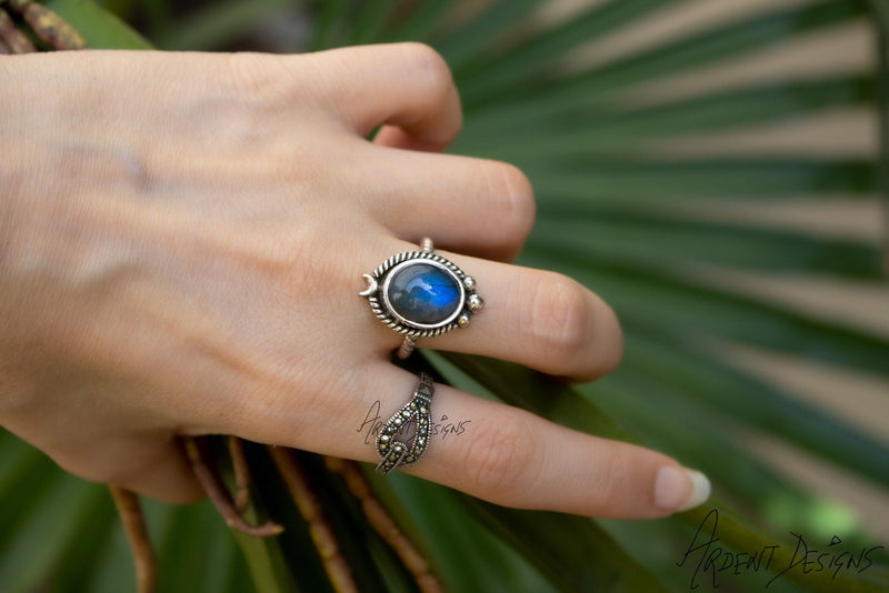 Anillo de plata esterlina con labradorita de destello azul, anillo de luna creciente, media luna, SKU 6198