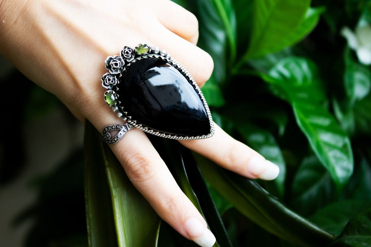 Anillo de ónix negro y turmalina verde, anillo de bruja, anillo de Halloween de piedra negra, SKU 6312