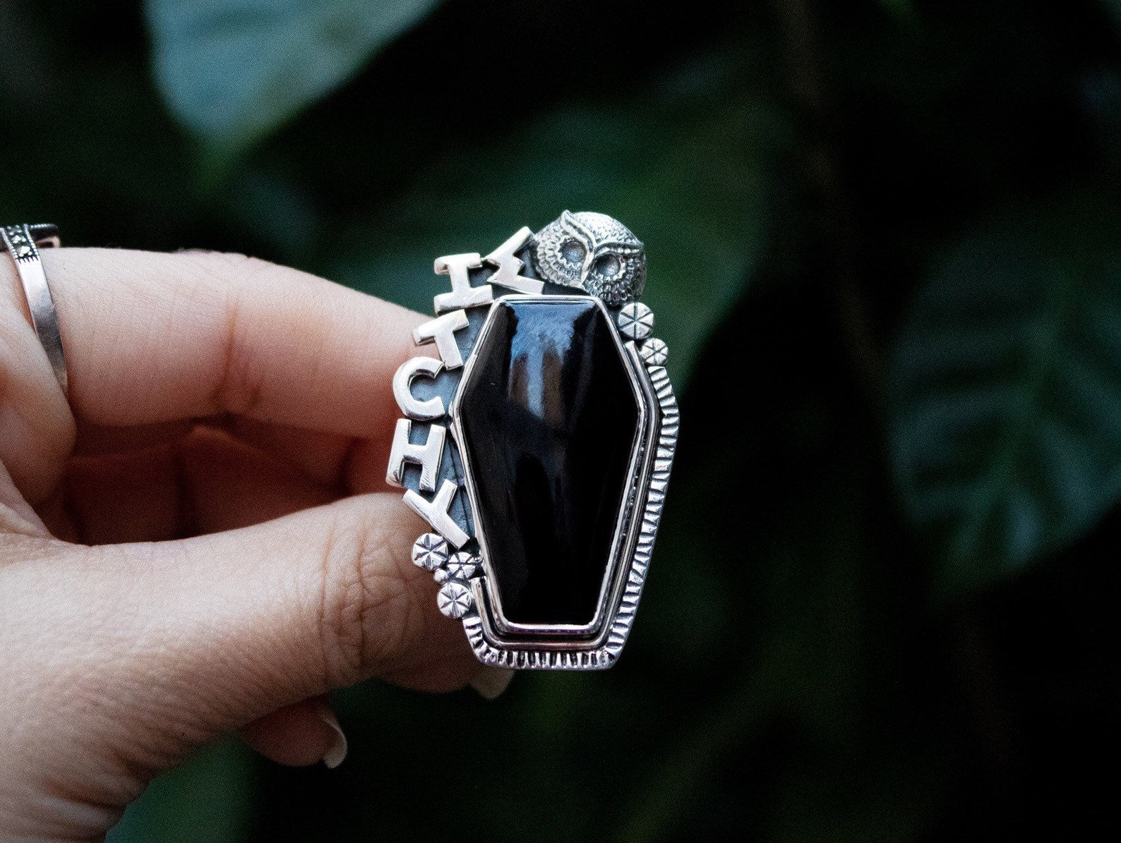 Black onyx coffin deals ring